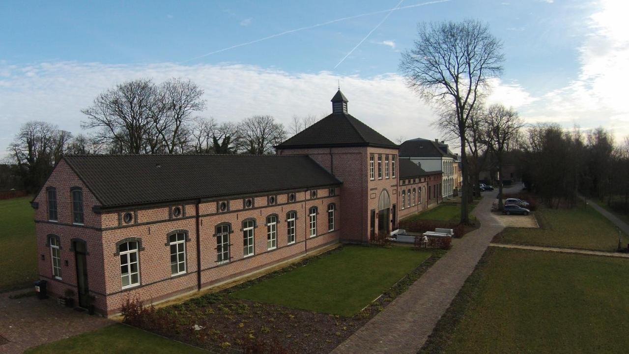 Factorij10 Villa Peer Luaran gambar
